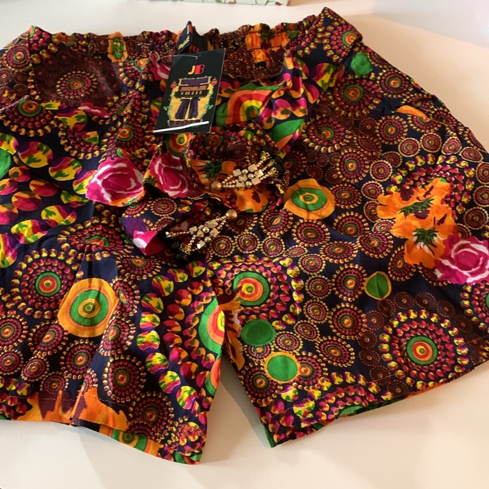 Vibrant Patterned Shorts - Picture 6 of 7